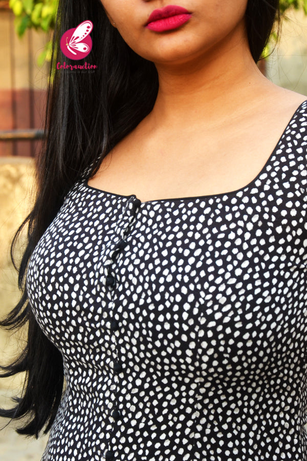 Black &amp; White Printed Rayon Sleeveless Front Slit Kurti